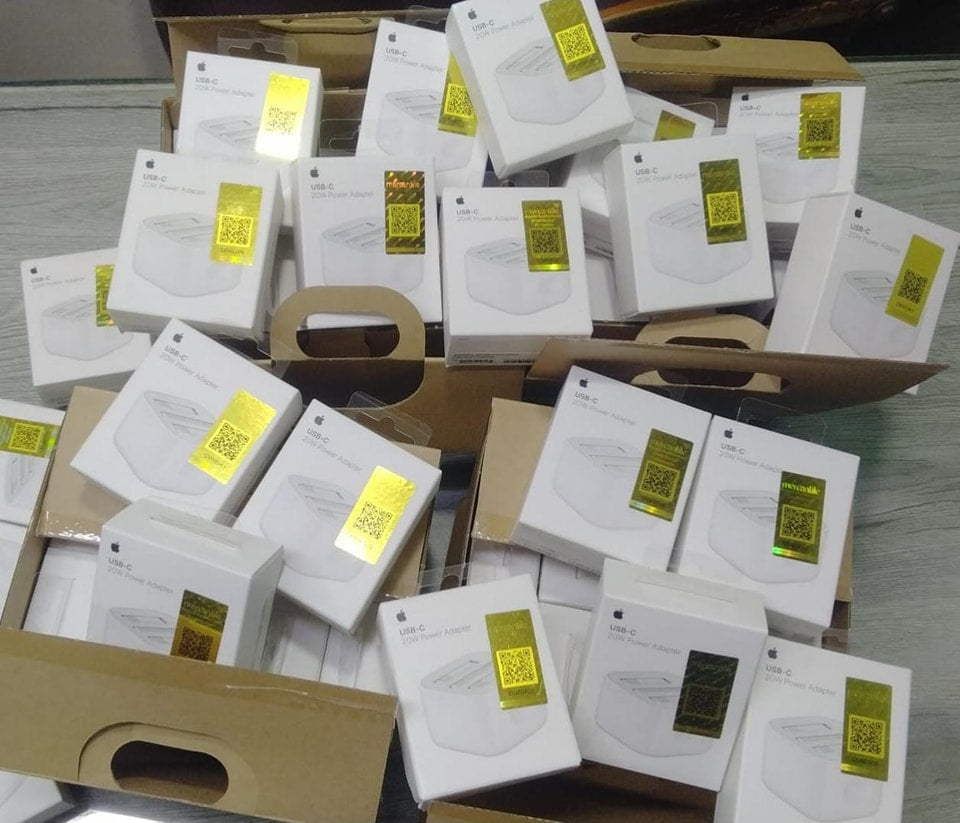 🔥 Limited Eid Offer 🌙 Apple 20W USB-C Charger ⚡ + FREE Cable 🎁